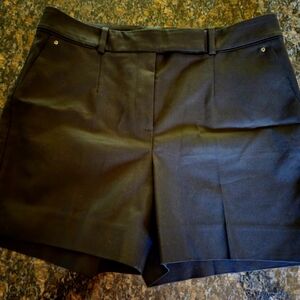 NWT Sz 6 White House Black Market The 5" Short
